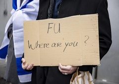 Univerza v primežu nasilja: zaradi verske usmerjenosti brutalno pretepli študenta, vodstvo pa si zatiska oči