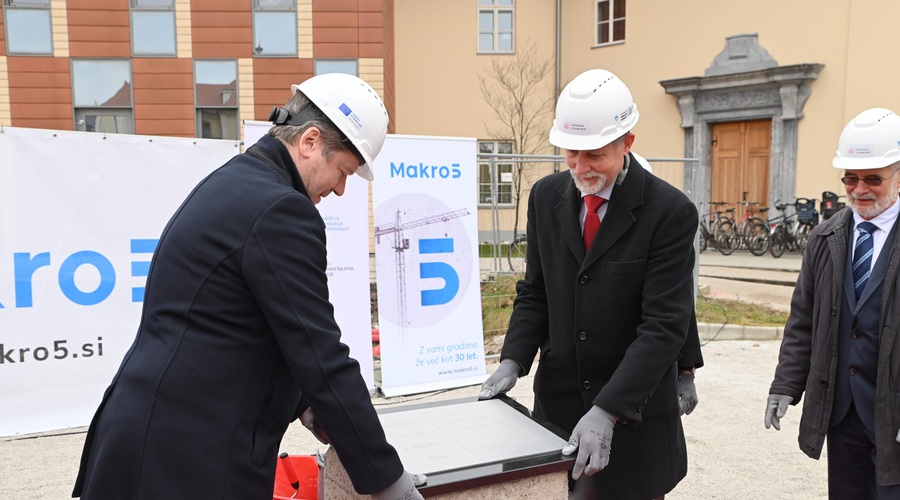 Na Vrazovem trgu v Ljubljani položili temeljni kamen za projekt v vrednosti 84,4 milijona evrov (le za kaj gre?) (foto: Žiga Živulović Jr./Bobo)