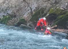 Tekma hrvaških gorskih reševalcev s časom: pes kar dva tedna ujet v kanjonu Čikole!