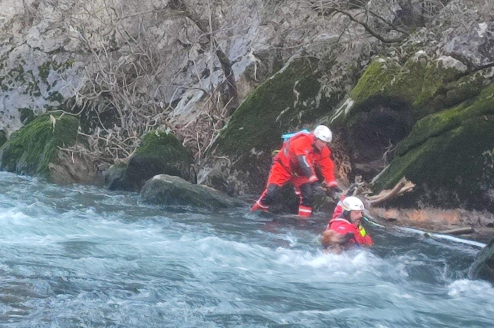 Tekma hrvaških gorskih reševalcev s časom: pes kar dva tedna ujet v kanjonu Čikole! (foto: HGSS Stanica Šibenik/spletna stran)