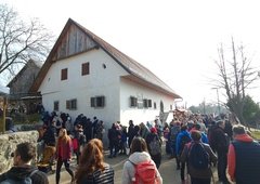 Smo Slovenci uspeli uresničiti sanje, ki jih je zapisal pesnik? V Vrbi odmeval verz Žive naj vsi narodi