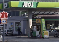 Policija išče nevarnega neznanca, ki je oropal bencinski servis