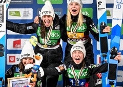 Izvrstne Slovenke na mladinskem svetovnem prvenstvu v Planici osvojile zlato medaljo