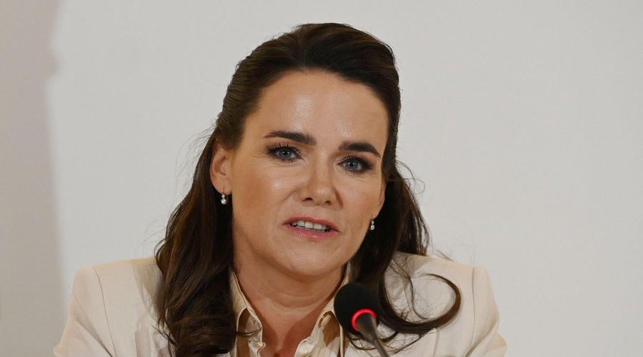 Predsednica pomilostila moškega, obsojenega zaradi prikrivanja spolnih zlorab: po množičnem protestu le odstopila (foto: Profimedia)