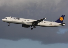 Grozljivi prizori na letalu: Nemec izbruhal litre krvi, nato pa umrl