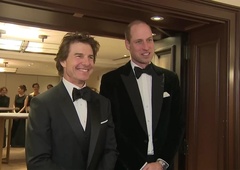 Spet vsi govorijo o videzu Toma Cruisa: poglejte, zakaj so njegove fotografije s princem Williamom preplavile splet! (FOTO)