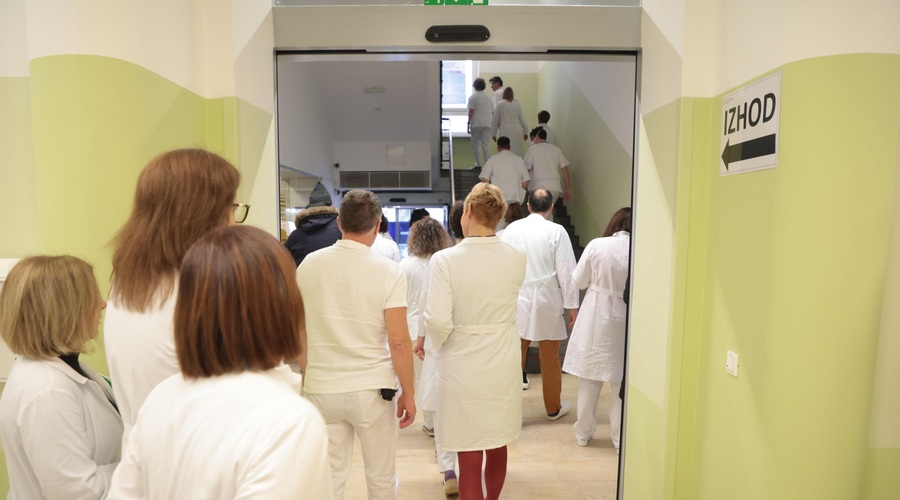 Zdravniška stavka se nadaljuje: "Ne rabimo predavanj o etiki in morali" (foto: Borut Živulović /BOBO)