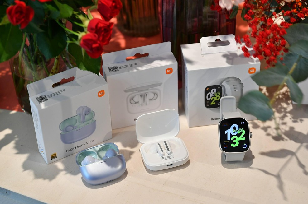 Ljubezen na Xiaomijev način: Praznujte valentinovo z Redmi Watch 4, Redmi Buds 5 Pro in Redmi Buds 5 (foto: promocijska fotografija)
