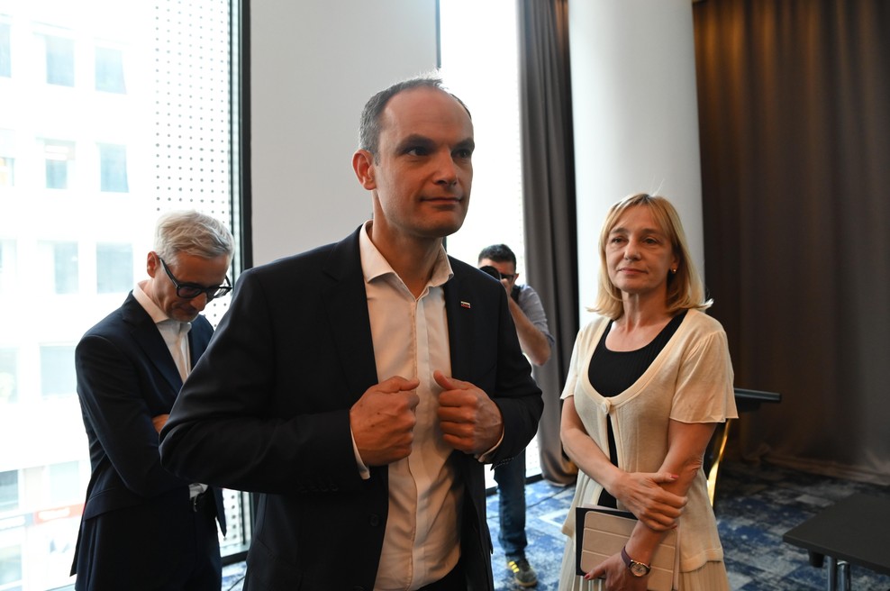 Logar: za boljšo prihodnost Slovenije ne potrebujemo podpisov zvestobe SDS (foto: Žiga Živulovič jr./Bobo)