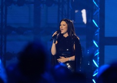 Strelski incident na koncertu znane pevke v Parizu: napadalec izstrelil 17 nabojev