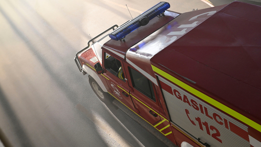 Požar na območju Slovenske Bistrice: reševalci s kraja odpeljali dve osebi