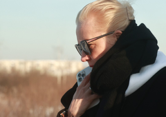 Žena umrlega Alekseja Navalnega prihaja v Bruselj: tam bo tudi ministrica Tanja Fajon