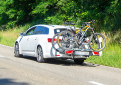 Lahko vas udari po denarnici! Če na avtomobilu radi prevažate kolesa, boste morali po novem ...