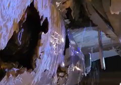 Drama na med Slovenci priljubljenem letališču: letalo vzletelo z luknjo v trupu in poškodovanim trupom, nato pa ... (VIDEO)