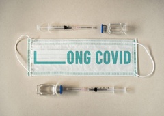 Znanstveniki si belijo glavo z uganko dolgega covida, medtem milijoni zbolevajo