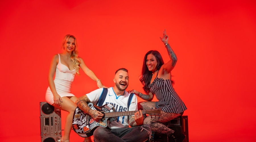 Dejan Dogaja ob premieri nove skladbe: "Raketa je točno takšna, kot je bilo mojih prvih trideset let" (VIDEO) (foto: Rok Deželak)