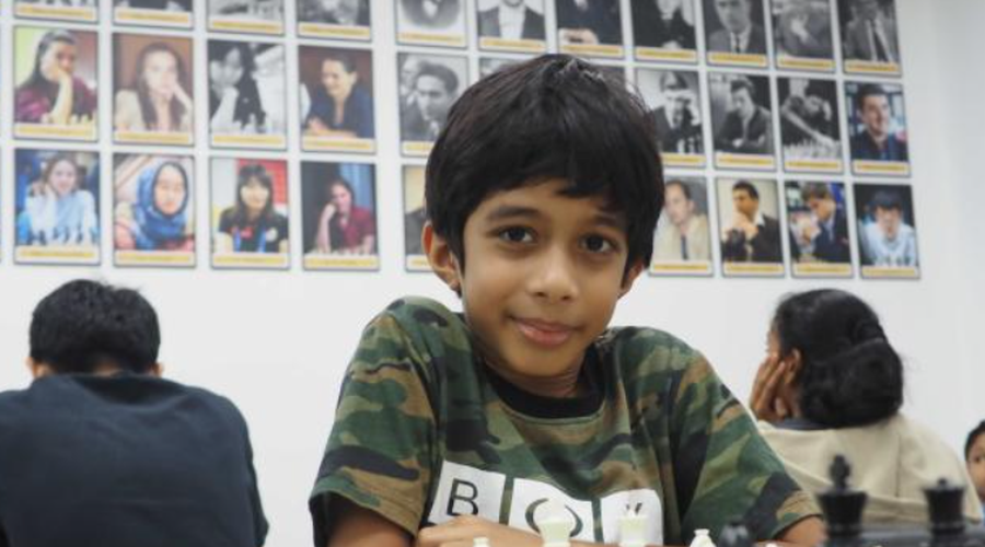 V zgodovino se je zapisal 8-letni čudežni otrok (ne boste verjeli, kaj je dosegel) (foto: Facebook profil/24chess)