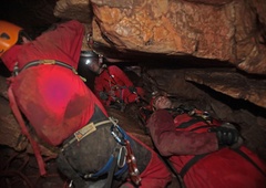 Reševali ga bodo celo noč: na območju Gotenice se je ponesrečil jamar