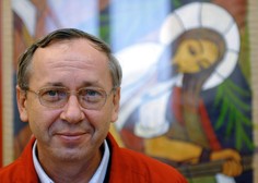 Žrtvi spregovorili o desetletjih spolnega nasilja slovenskega duhovnika: "Rekel je, da ne bom duhovno rasla, če ne bom zadovoljila njegovih spolnih potreb"