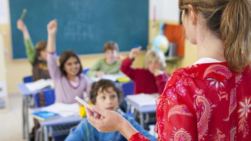 Potrjeno je: nov zakon o osnovnih šolah zahteva obvezno učenje tujega jezika za prvošolce in ...