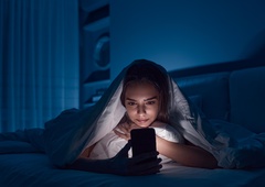 Mama se je odločila za drastični ukrep, svoji 12-letnici je vzela mobilni telefon, kar se je potem zgodilo, jo je pustilo brez besed