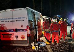 Reševanje poškodovanega jamarja se je zapletlo: kdaj ga bodo rešili? (Uporabiti bodo morali eksploziv)