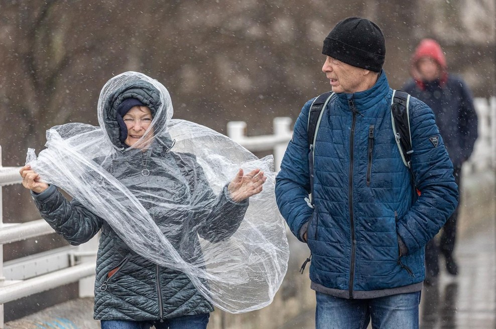 Nič kaj obetavna vremenska napoved: dež, sonce, dež in še ... (foto: Profimedia)