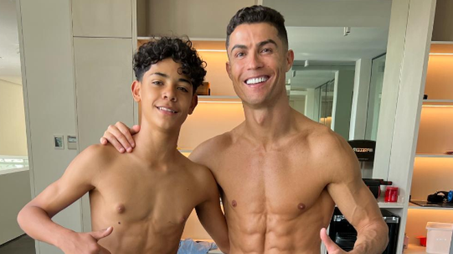 Ronaldo s sinovo fotografijo navdušil in zmedel oboževalce (FOTO) (foto: Instagram/Cristiano Ronaldo)