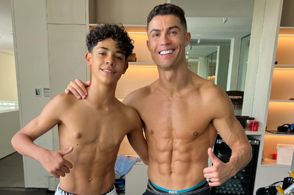 Ronaldo s sinovo fotografijo navdušil in zmedel oboževalce (FOTO) (foto: Instagram/Cristiano Ronaldo)