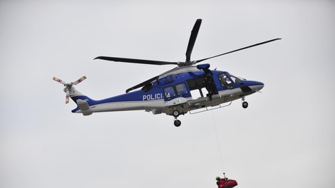 policija helikopter resevanje