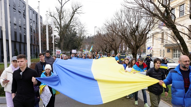 Dve leti vojne: shod v podporo Ukrajini tudi v slovenski prestolnici (foto: Luka Dakskobler/Bobo)