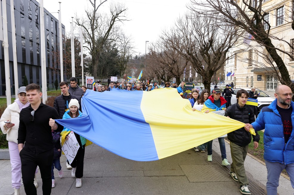 Dve leti vojne: shod v podporo Ukrajini tudi v slovenski prestolnici (foto: Luka Dakskobler/Bobo)