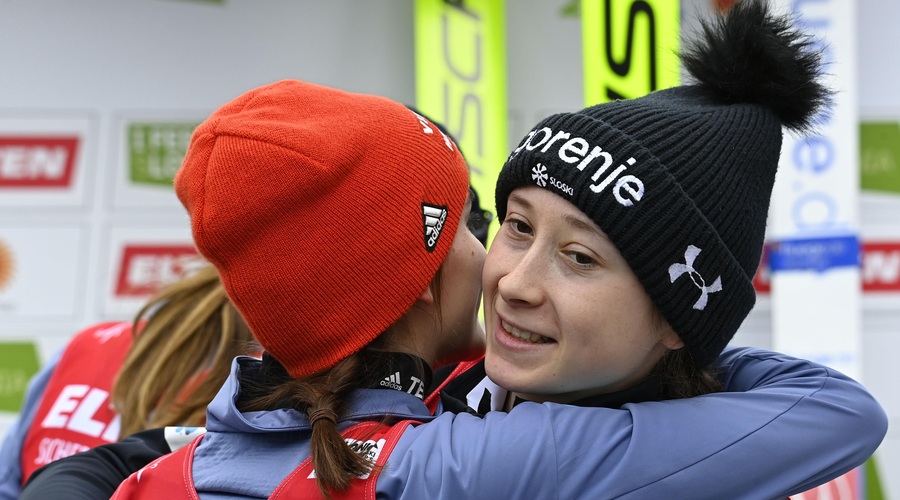 Uspelo ji je! Odlična Nika Prevc skočila na stopničke in presegla tisočico! (foto: Žiga Živulovič jr./Bobo)