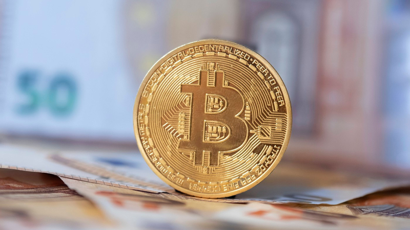 Na podlagi podobne tehnologije deluje tudi bitcoin.