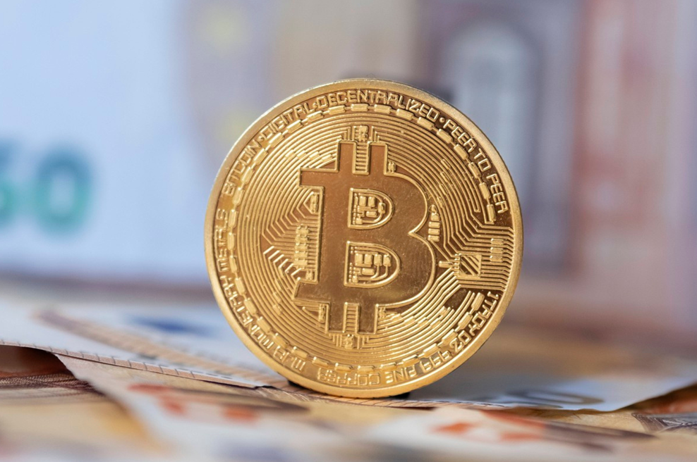 Neverjetna rast bitcoina: bo najbolj znana kriptovaluta kmalu dosegla rekordno vrednost? (foto: Profimedia)