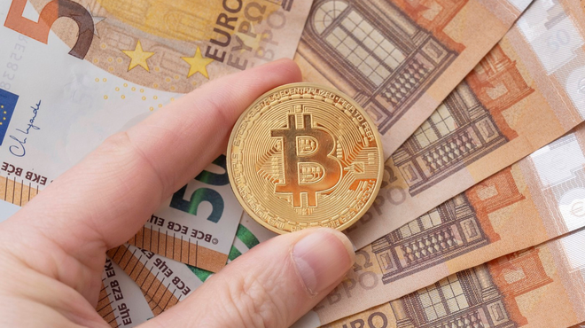 Vrednost bitcoina močno narasla: najbolj znana kriptovaluta je letos dražja že za četrtino (foto: Profimedia)