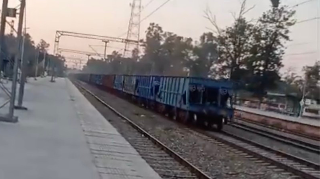 Saj ni res, pa je: vlak odpeljal kar brez strojevodje in z veliko hitrostjo prevozil več postaj (VIDEO) (foto: Profimedia)