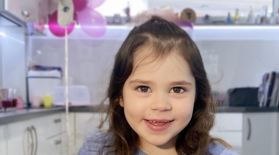 Mala Karolina praznuje 5. rojstni dan, želi pa si le eno darilo (foto: Društvo Viljem Julijan)
