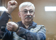 Rusko sodišče 70-letnega aktivista zaradi objave kolumne obsodilo na zaporno kazen