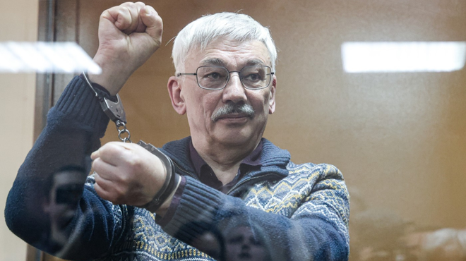 Rusko sodišče 70-letnega aktivista zaradi objave kolumne obsodilo na zaporno kazen (foto: Profimedia)