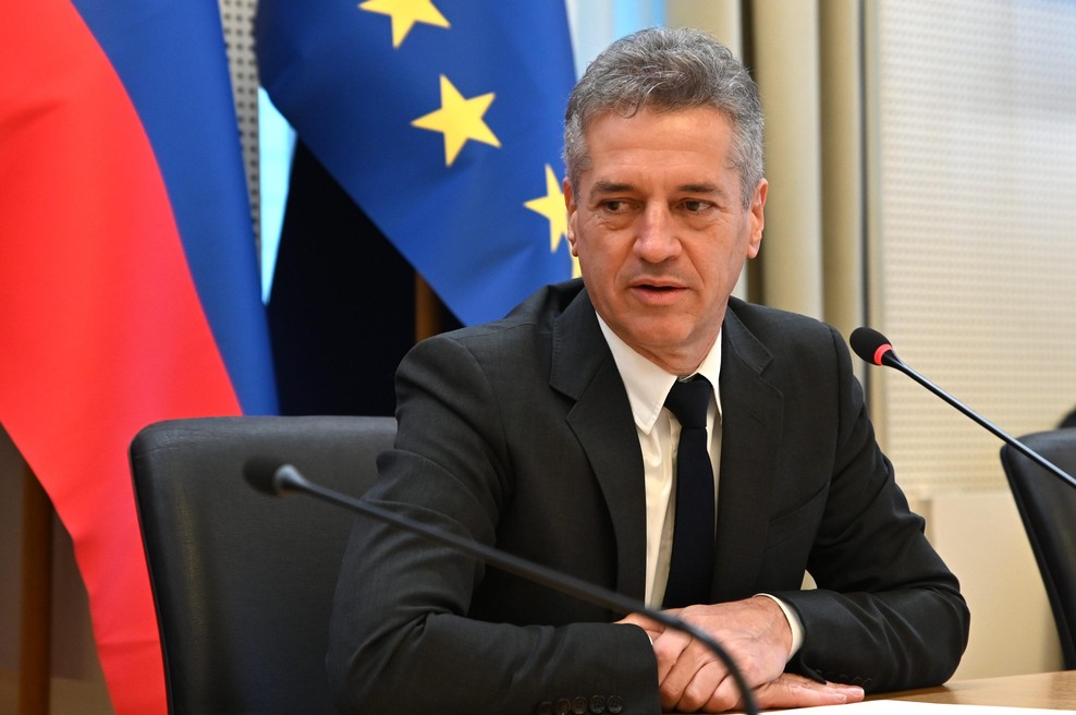 Iniciativa Glas ljudstva razkriva: izmed 122 zavez vlade Roberta Goloba je izpolnjenih samo 8! (foto: Bobo)