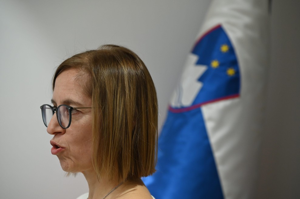Po umiku soglasja zdravnikov za nadurno delo:  vlada v boju za nemoteno delovanje sistema (foto: Bobo)