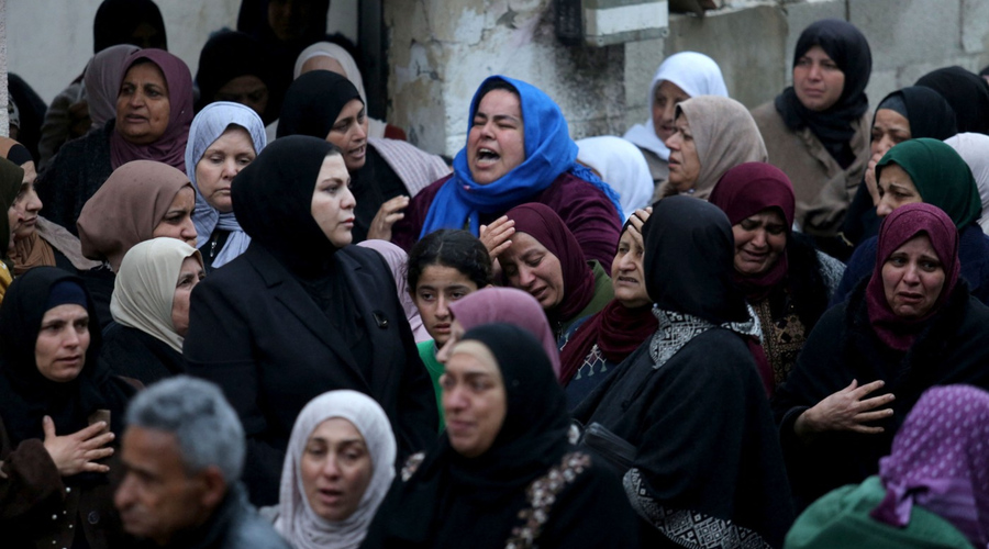 Kje je meja krvoločnosti? Izraelci streljali na Palestice, ki so čakali na humanitarno pomoč in jih najmanj sto ubili (foto: Profimedia)
