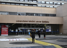 V UKC Ljubljana opozarjajo na neustrezno financiranje robotskih kirurških posegov