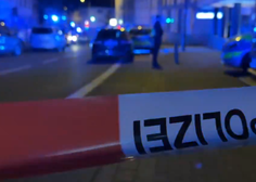 Drama v Nemčiji: 65-letna ženska naj bi v bolnišnici zajela 15 talcev, na delu posebne enote policije (VIDEO)