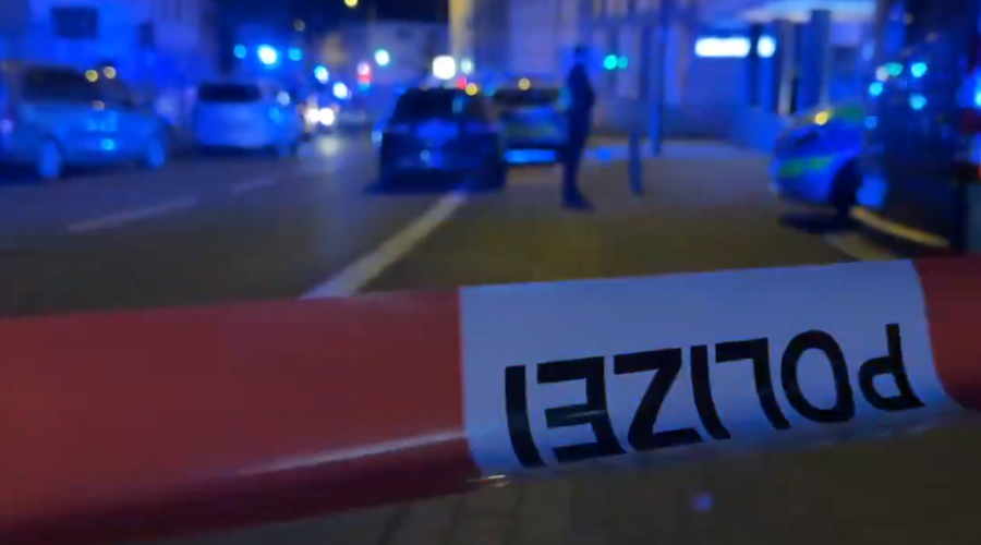 Drama v Nemčiji: 65-letna ženska naj bi v bolnišnici zajela 15 talcev, na delu posebne enote policije (VIDEO) (foto: X/Mario Nawfal/posnetek zaslona)