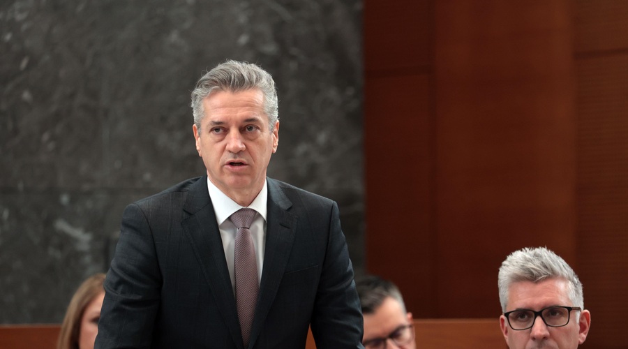 Golob zavrnil očitke o premalo pomoči po poplavah: "Seveda bi bilo najlepše, ko bi se dalo vse to narediti čez noč" (foto: Bobo/Borut Živulović)