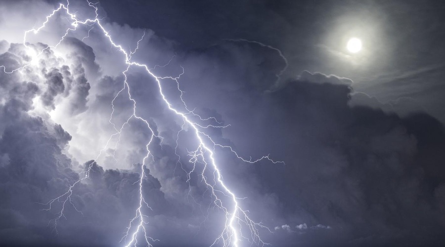 VIDEO: V Sredozemlju se je razvila 700 km dolga nevihtna linija - in zdaj se vsi sprašujejo, kaj nas čaka poleti! (foto: profimedia)