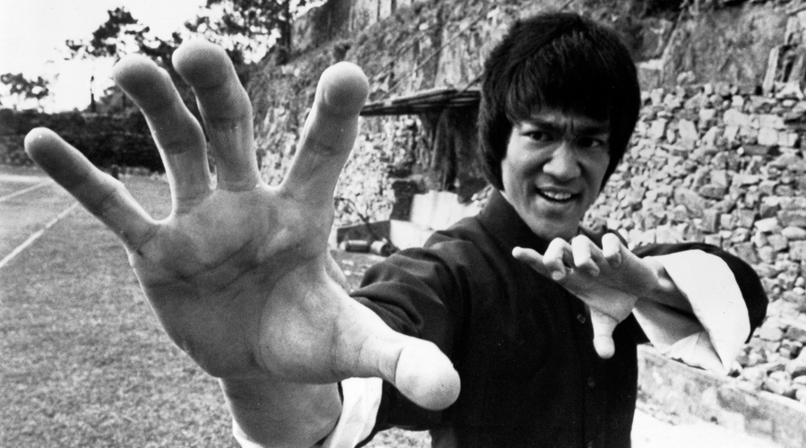 V Bosni in Hercegovini izginil Bruce Lee (na njegovem mestu gorijo le še sveče) (foto: Profimedia)