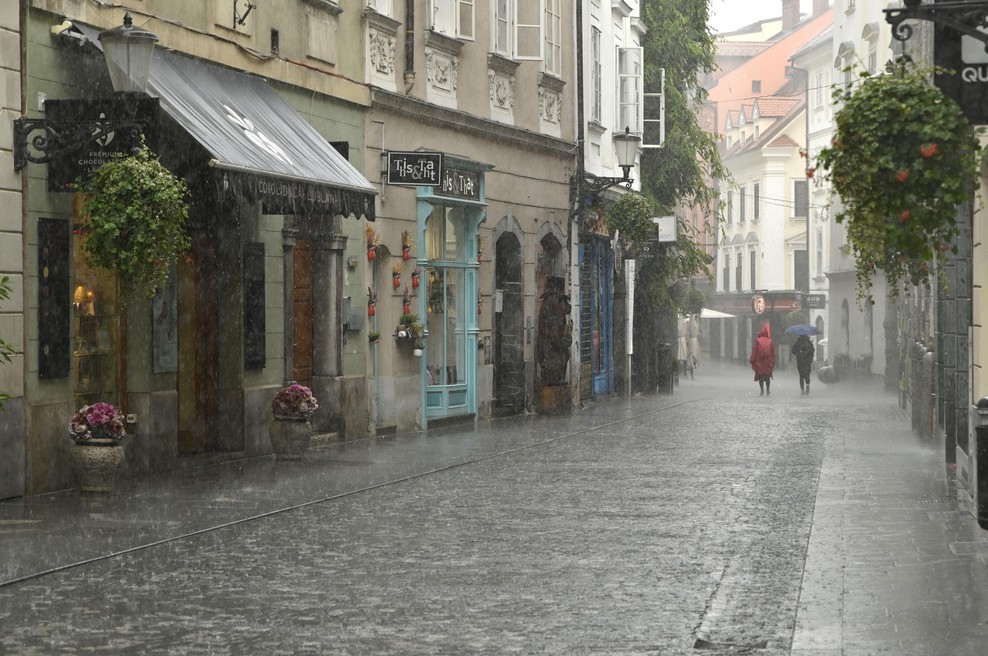 Pripravite se! Konec tedna pričakujemo večje poslabšanje vremena, nato pa ... (foto: Žiga Živulović Jr./Bobo)